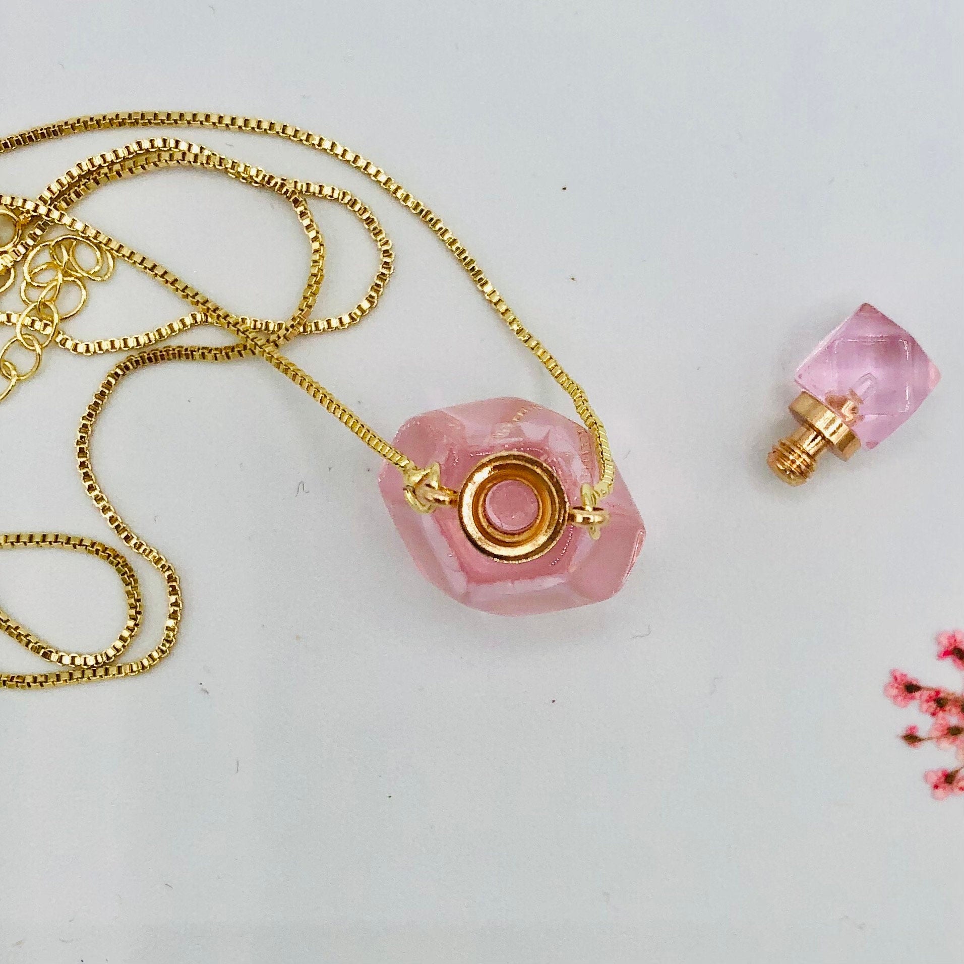 Glass Perfume Bottle Necklace, Pink Crystal Rose Glass Pendant, Gold Chain, Mini Refillable Perfume Locket for Essential Oil Aromatherapy