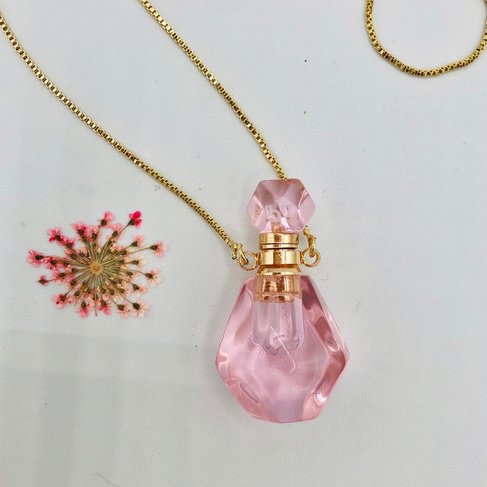 Glass Perfume Bottle Necklace, Pink Crystal Rose Glass Pendant, Gold Chain, Mini Refillable Perfume Locket for Essential Oil Aromatherapy