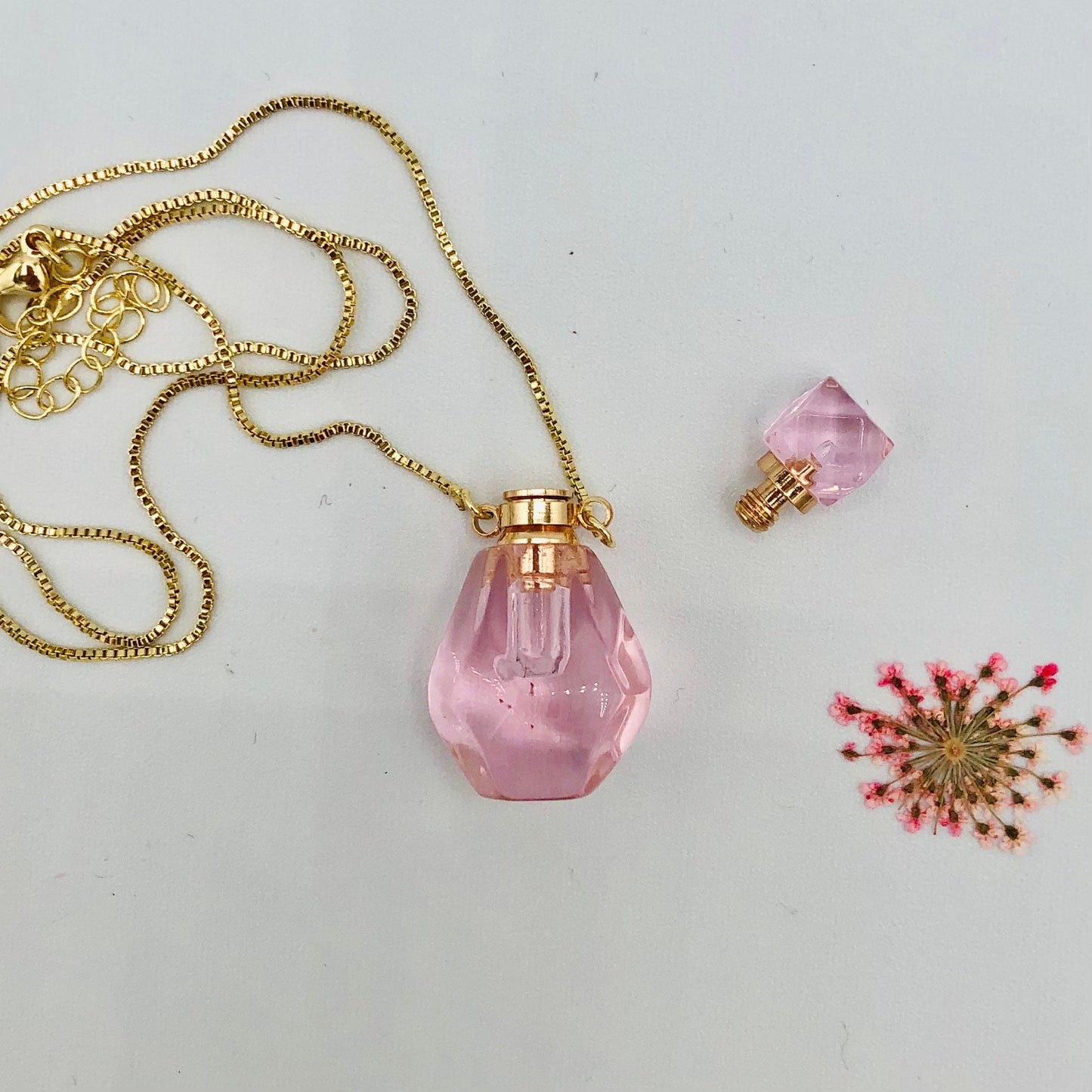 Glass Perfume Bottle Necklace, Pink Crystal Rose Glass Pendant, Gold Chain, Mini Refillable Perfume Locket for Essential Oil Aromatherapy